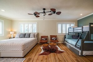 5 habitaciones, escritorio, cuna de viaje y wifi 