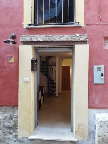 Vacation home in the heart of the city, just a few steps from Corso Garibaldi. 