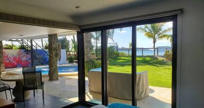 Beachfront Dream Casa Dolphin Potrero Costa Rica