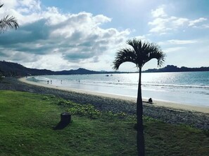 Am Strand, Liegestühle, Strandtücher