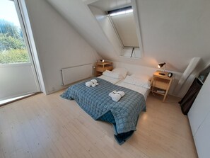 4 Schlafzimmer, Schreibtisch, Bügeleisen/Bügelbrett, kostenloses WLAN