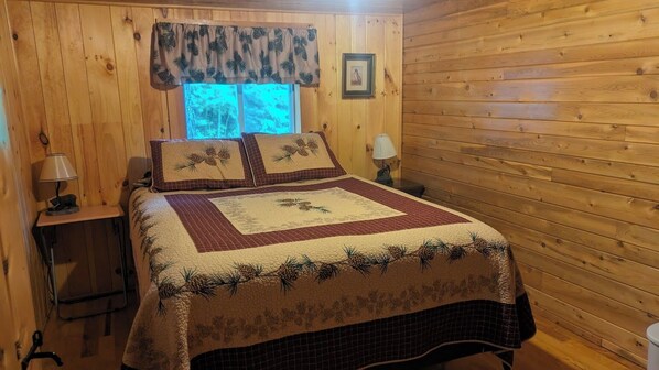 2 bedrooms, iron/ironing board, travel cot, WiFi