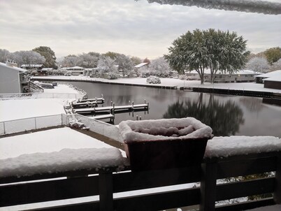 Chill Lake Channel 'Brewhouse' Townhouse: 2 bedrooms on Lake Winnebago