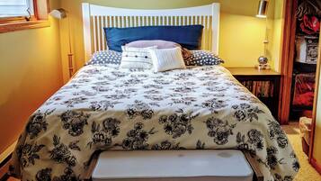 4 bedrooms, desk, iron/ironing board, free WiFi