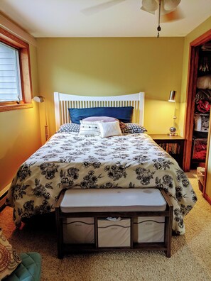 4 bedrooms, desk, iron/ironing board, free WiFi