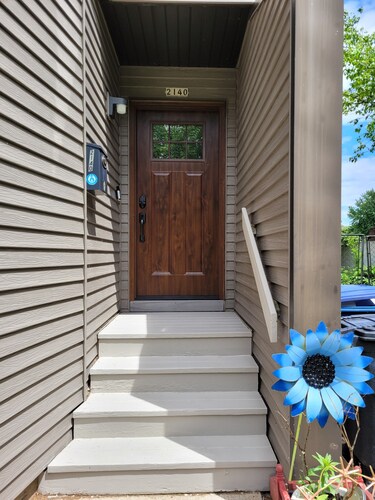 Lake Channel 'Brewhaus' Townhouse: 2 bedrooms with 6 levels on Lake Winnebago