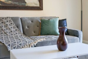 Smart TV - Sleepover: Prime 1BD/1BA + Balcony- OKC
(The Village)