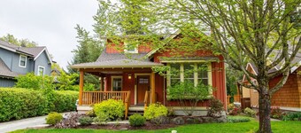 Ravenwood | 3 Bed Cabin with Pool & Hot Tub