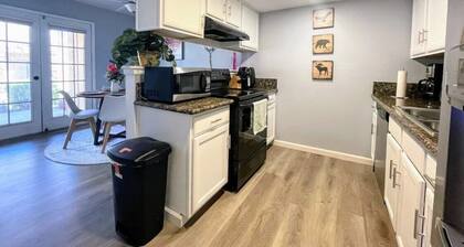 Mountain Base 2Bd Condo - near Tempe & PHX Airport