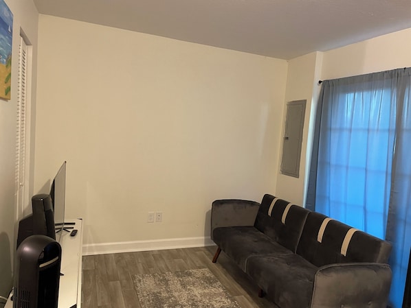 Smart TV - Private room with study and bath (Morgantown)