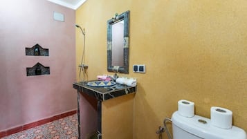 Serviettes fournies, savon, papier toilette
