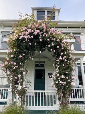 Exterior - The Weller House (Fort Bragg)