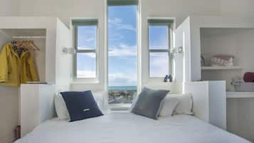 Chambre Panoramique, 1 trÚs grand lit, bain à remous, vue océan