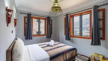 4 bedrooms, WiFi, bed sheets