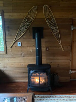 Interior - Cedar Cabin Cozy 2-Bedroom next to Glacier Park (East Glacier Park)