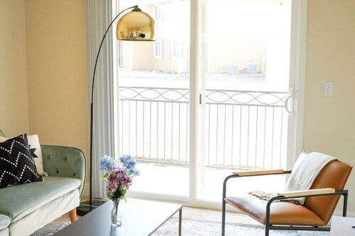 Sleepover | Dashing 1BD/1BA + Balcony - OKC