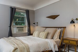 4 bedrooms, desk, iron/ironing board, travel crib - Dreamy Downtown Home - One block to Golf Course!- Firepit! (Colorado Springs)