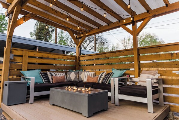 Terrace/patio - Dreamy Downtown Home - One block to Golf Course!- Firepit! (Colorado Springs)