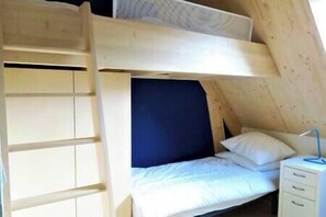 4 dormitoris, planxa i posts de planxar, wifi i roba de llit