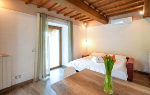 2 Schlafzimmer, Reisekinderbett, kostenloses WLAN, Bettwäsche