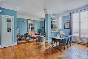 Smart TV - Elegant, Warm & Large Apartment_Easy Access to the Champs Elysées (Paris)