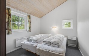 3 bedrooms, free WiFi - Gorgeous home in Henne with kitchen (Henne)