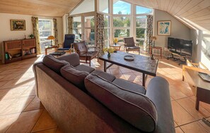 TV, fireplace - Gorgeous home in Henne with kitchen (Henne)