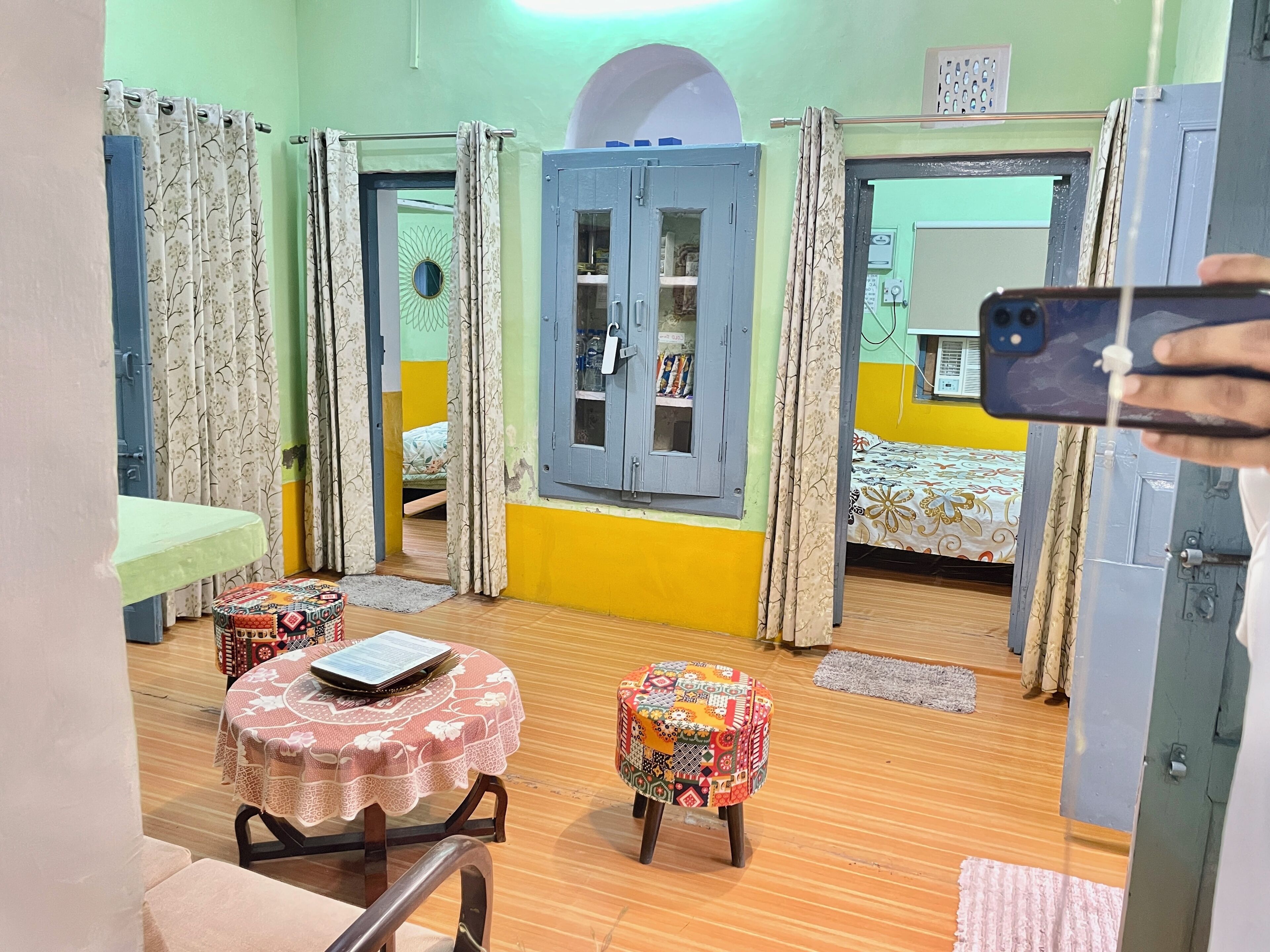 2 soverom, skrivebord, strykejern/-brett og wi-fi (inkludert)