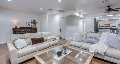 Pool & Hot Tub / Game Room / Midtown / 5 BR 3 BA