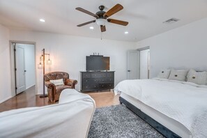 5 bedrooms, desk, iron/ironing board, travel cot