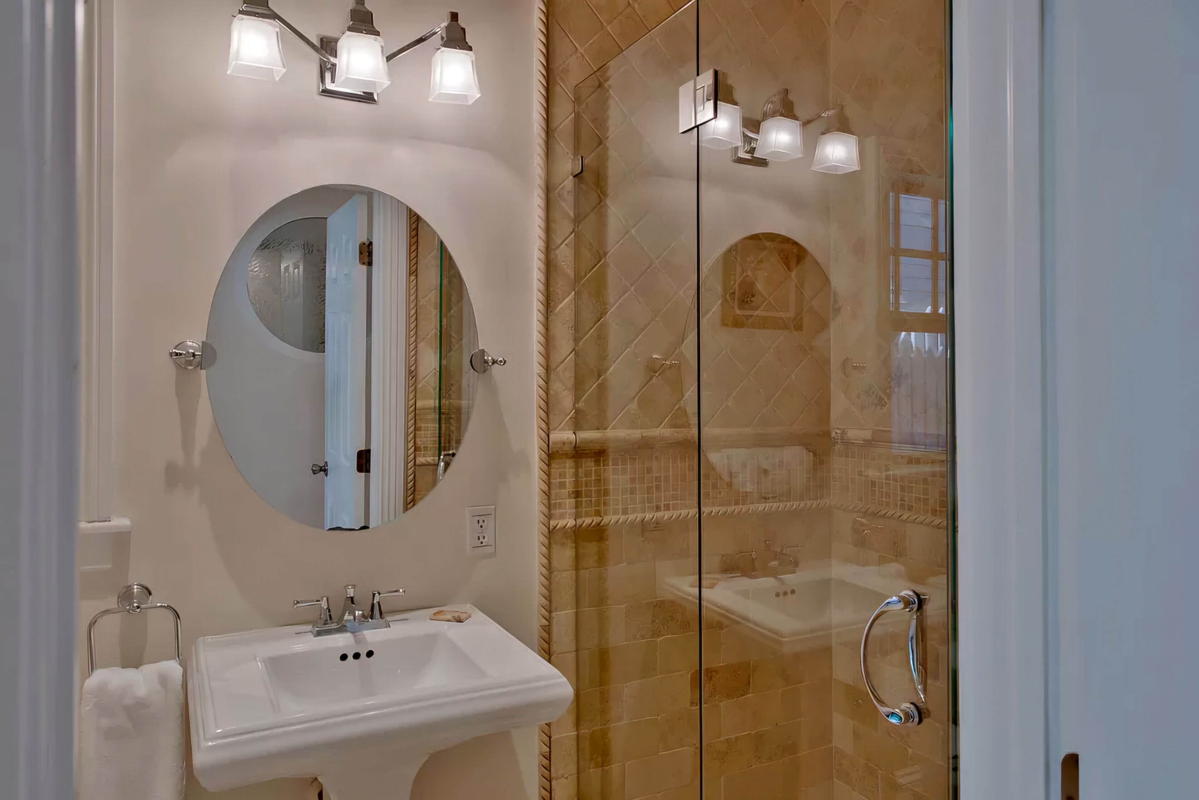 Casa Cristol- Family Friendly and Pet Friendly Classic KW Charm Superb Location!