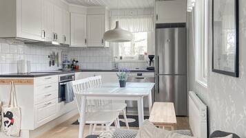 Fridge, stovetop, dishwasher, coffee/tea maker