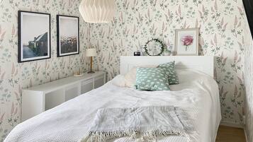 2 bedrooms, travel cot, free WiFi