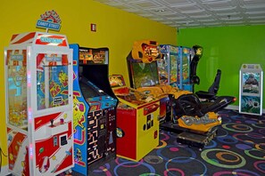 Games room - Oceanfront Luxury: 3BR Condo, Sea Watch Resort, Myrtle Beach (Myrtle Beach)