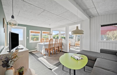 Nice home in Munkebo with WiFi