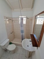 Superior Room, Garden View | Bathroom | Towels