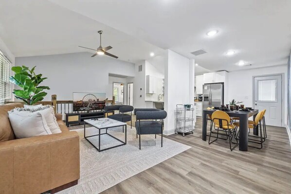 Living area - The Suite Escape; Luxe- Modern Living in Metro Atl
 (Decatur)