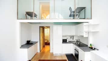 Frigorifero, forno, piano cottura, lavastoviglie