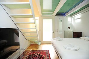 2 bedrooms, iron/ironing board, WiFi, bed sheets - Giovio Duplex Apartment (Milano)