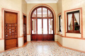 Interior - Giovio Duplex Apartment (Milano)