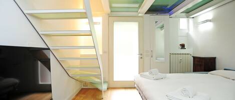 2 quartos, ferros/tábuas de passar roupa, Wi-Fi, roupa de cama