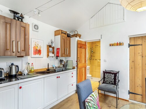 UK47248 - The Studio