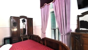 3 عدّة غرف نوم ومكتب وواي فاي مجانًا وملاءات أسرّة