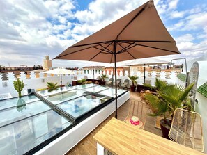 Outdoor dining - Renovated Riad in the Heart of Marrakech! Concierge and FREE Breakfast! (Marrakech)