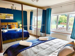 4 soverom, skrivebord, strykejern/-brett og wi-fi (inkludert)