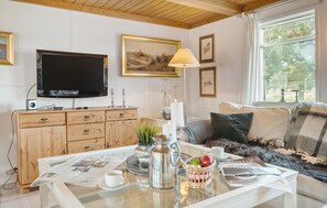 Smart TV, fireplace - Cozy home in Fjerritslev with WiFi (Fjerritslev)