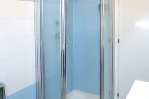 Doccia, bidet, asciugamani