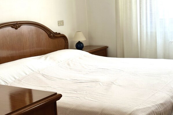 2 bedrooms, bed sheets