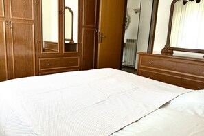 2 bedrooms, bed sheets