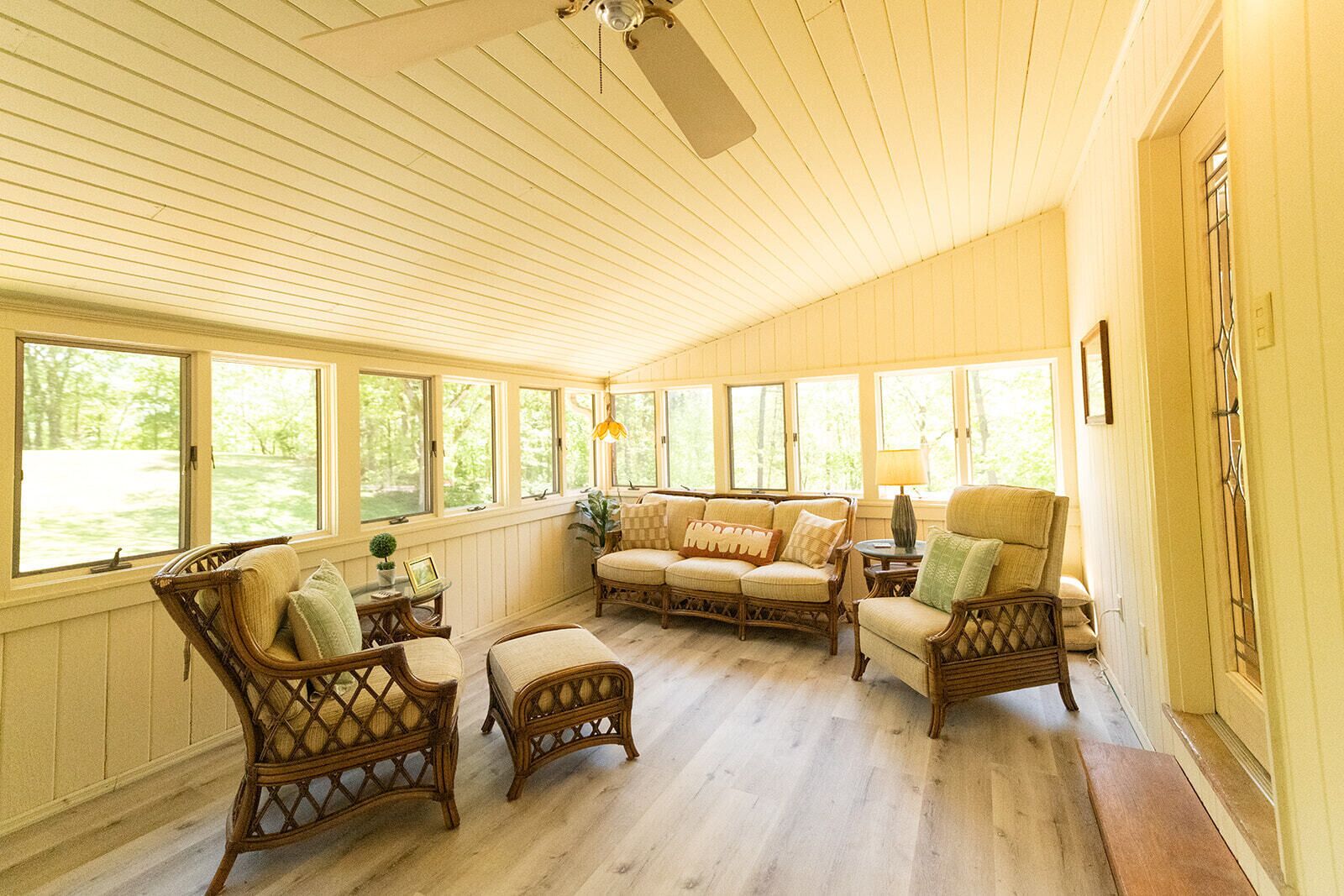 Smart-TV, peis, bordtennis og bøker